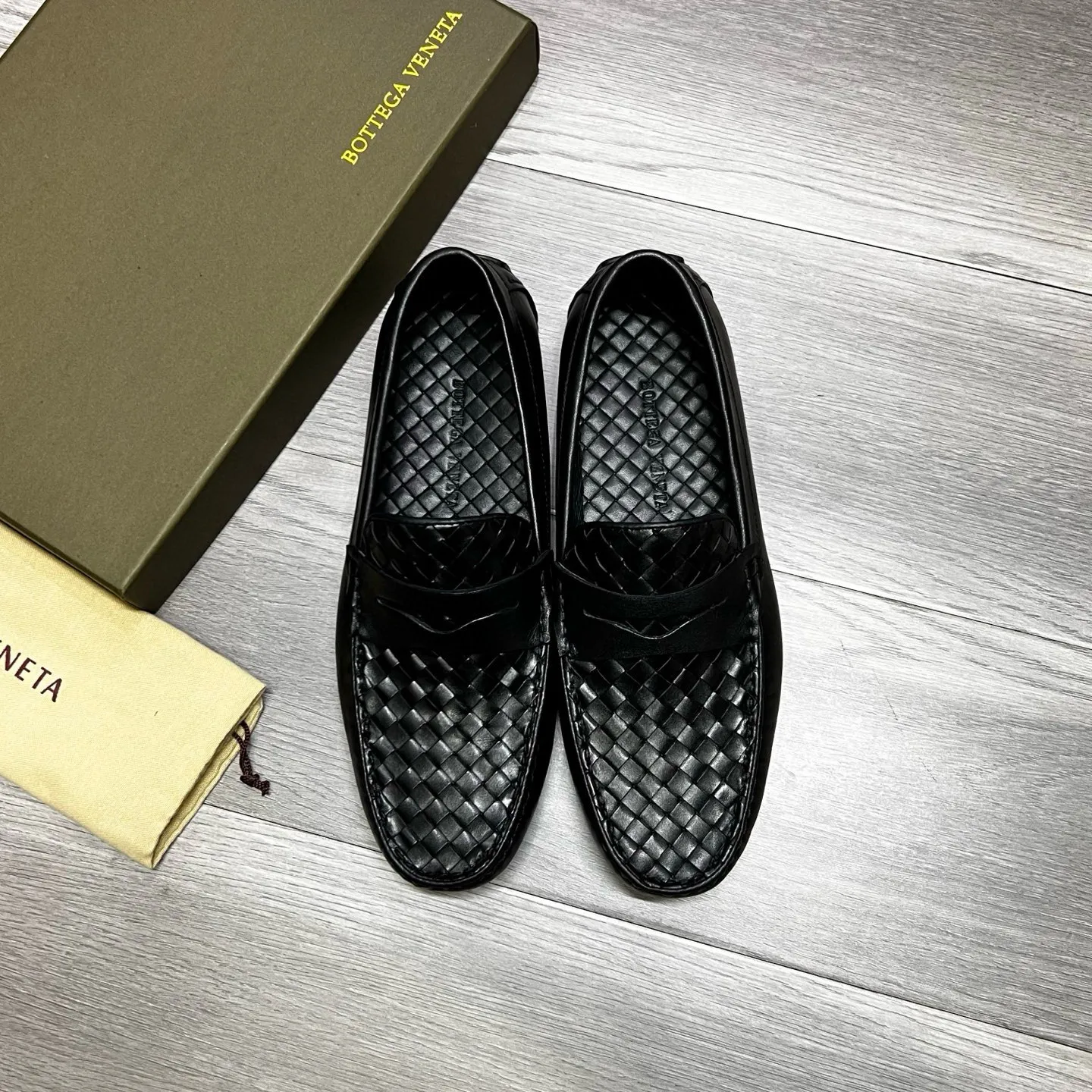 Factory price 480 BV 〰️Purely handmade classic men's beanie shoes👉👉driving shoes, slip-on shoes, made of imported cowhide from Italy, 💕water-dyed cowhide lining, 🔊original outsole, waterproof platform design, comfortable on the feet. Good choice for traveling and driving, single color available, code number: 38-44, (45 can be customized)